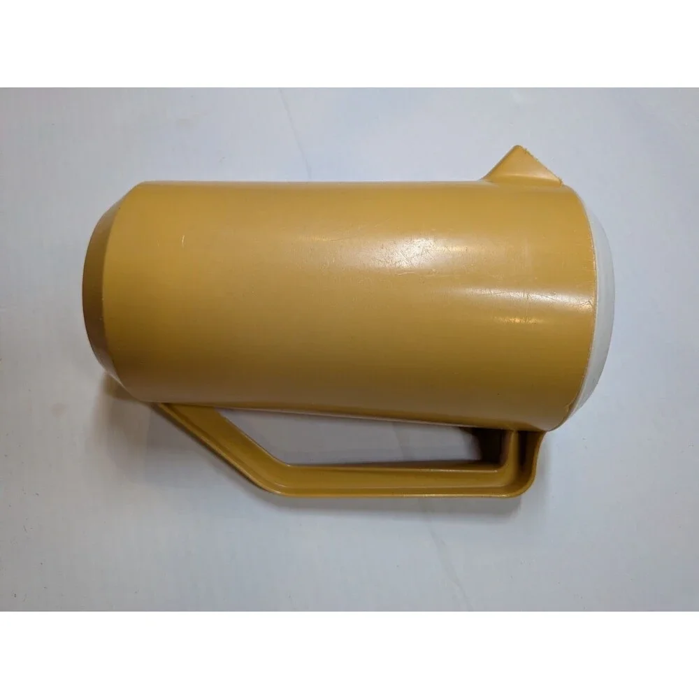 Vintage Yellow Rubbermaid 2 1/4 Quart pitcher J2445 With Lid | 1970s | A325